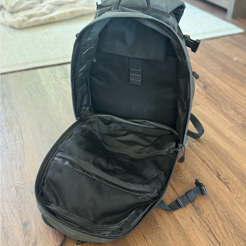 5.11 Rush 24 2.0 27L Tactical Gray Men's Backpack - Picture 4 of 5